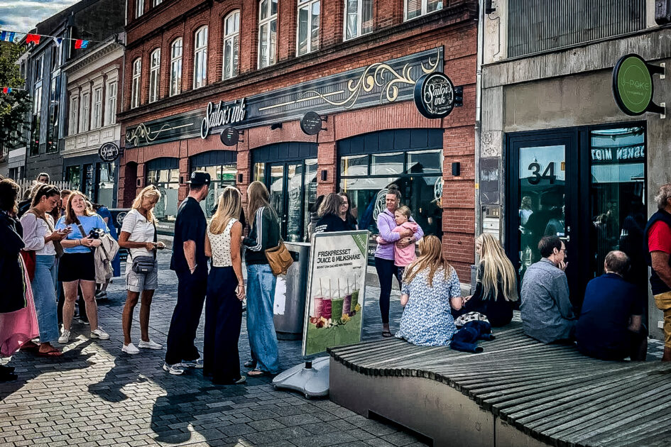 Der var en gratis pokebowl til de første 100 kunder fredag. 