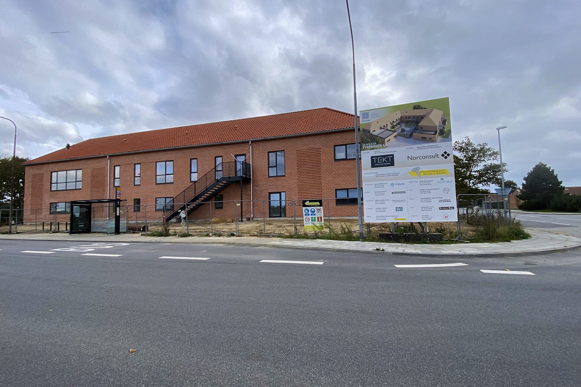 Boliger - Facade mod Sædding Ringvej. Foto: Johnny Tauman.