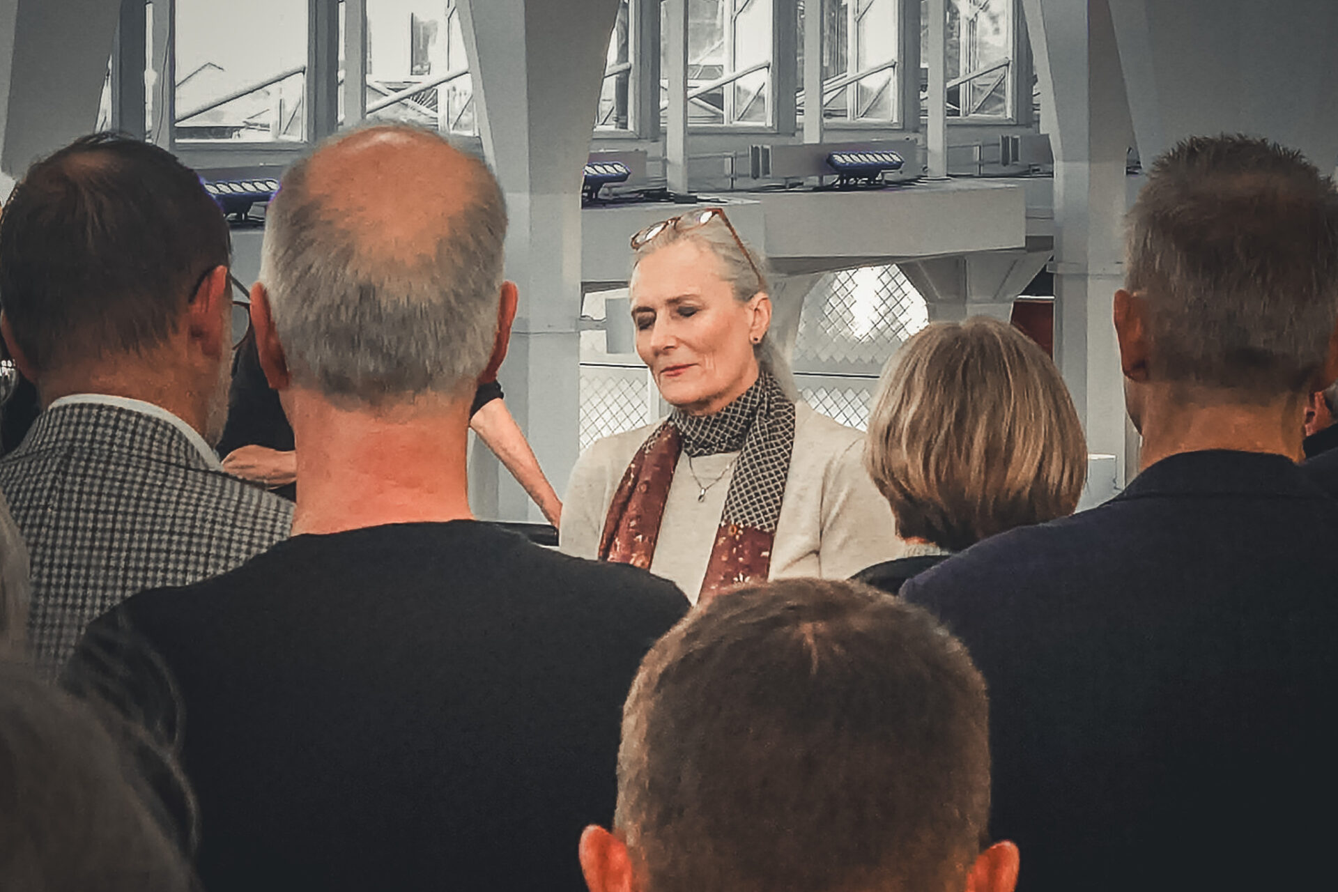 Sygehusdirektør Anna-Marie Bloch Münster, Esbjerg-Grindsted Sygehus, åbnede officielt udstillingen. Foto: Fjodor Pedersen.