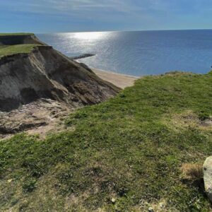 Ved Bovbjerg Fyr er en cykelsti styrtet i havet. Foto: Johnny Tauman.