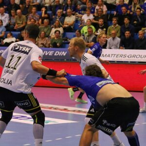 Lauge var med til at klæde REHH-spillerne af. Foto: Johnny Tauman.