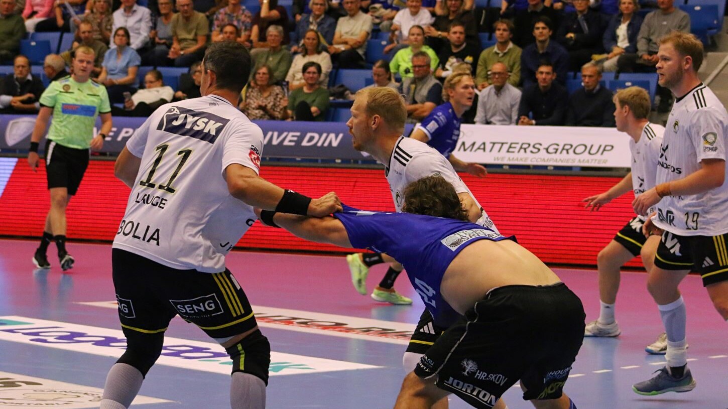 Lauge var med til at klæde REHH-spillerne af. Foto: Johnny Tauman.