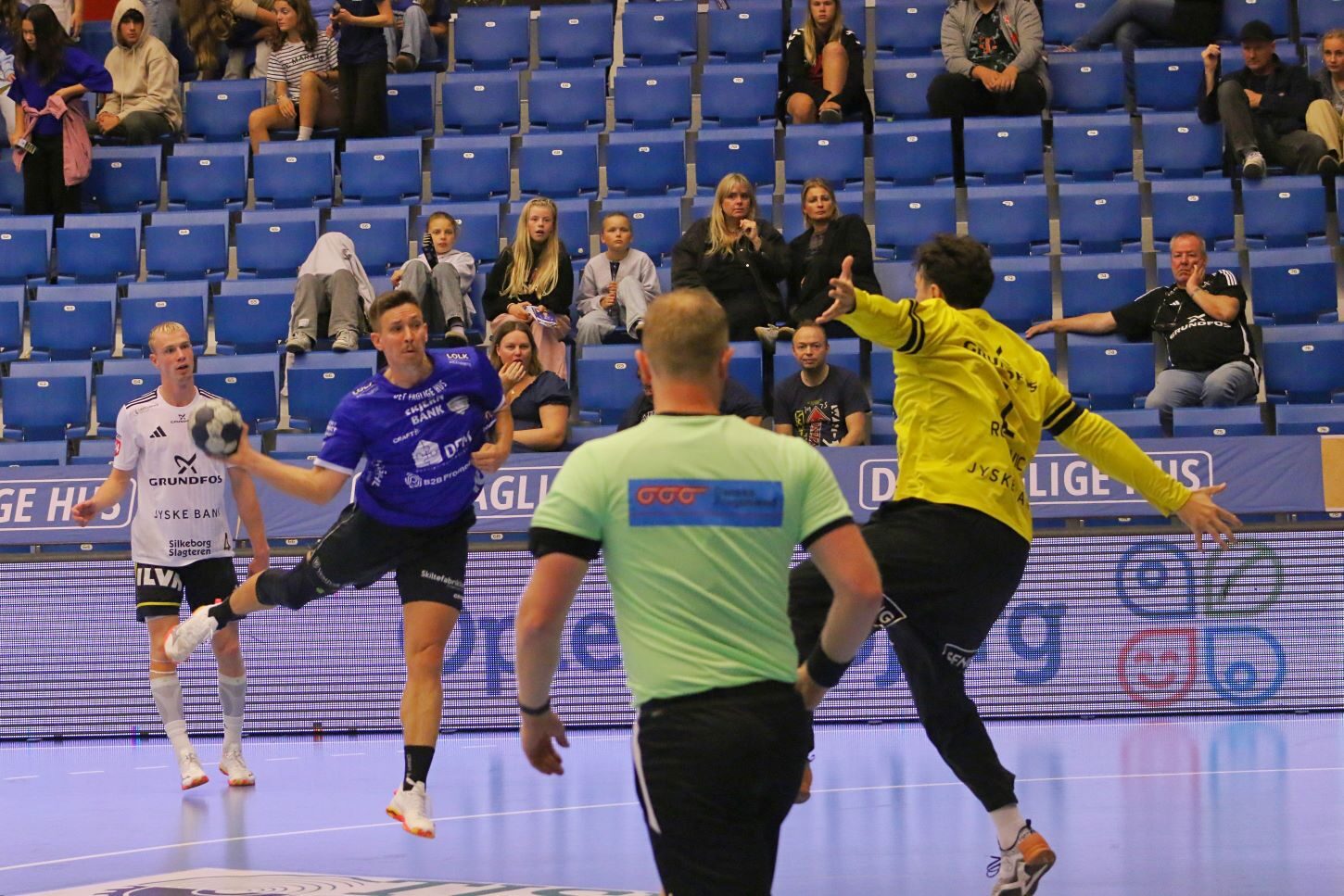 Da Jerry Tollbring efter godt 16 minutter endelig fik bolden på fløjen, reddede Marco Roganovic for BSH