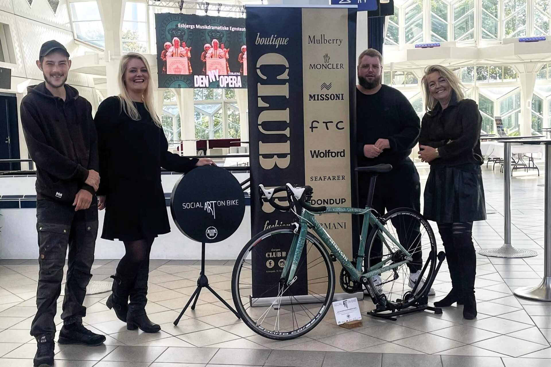 Første stop på turnéen rundt i Esbjerg var til Club B's modeshow i Musikhuset. Privatfoto.