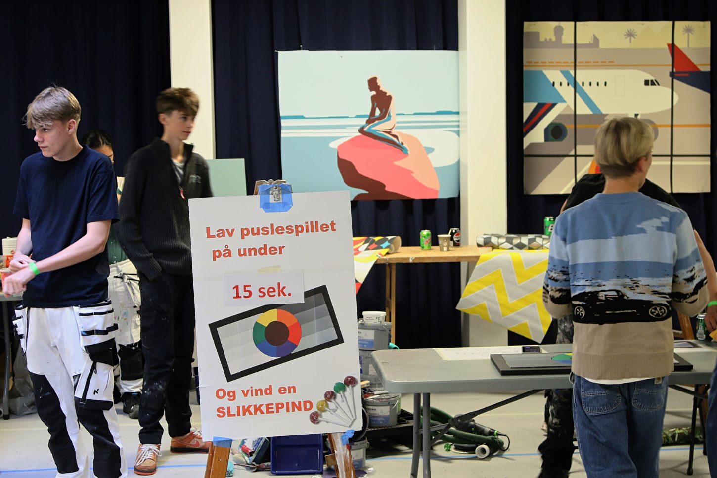 Bygningsmalerne imponerede mange med de store illustrationer. Foto. Johnny Tauman.