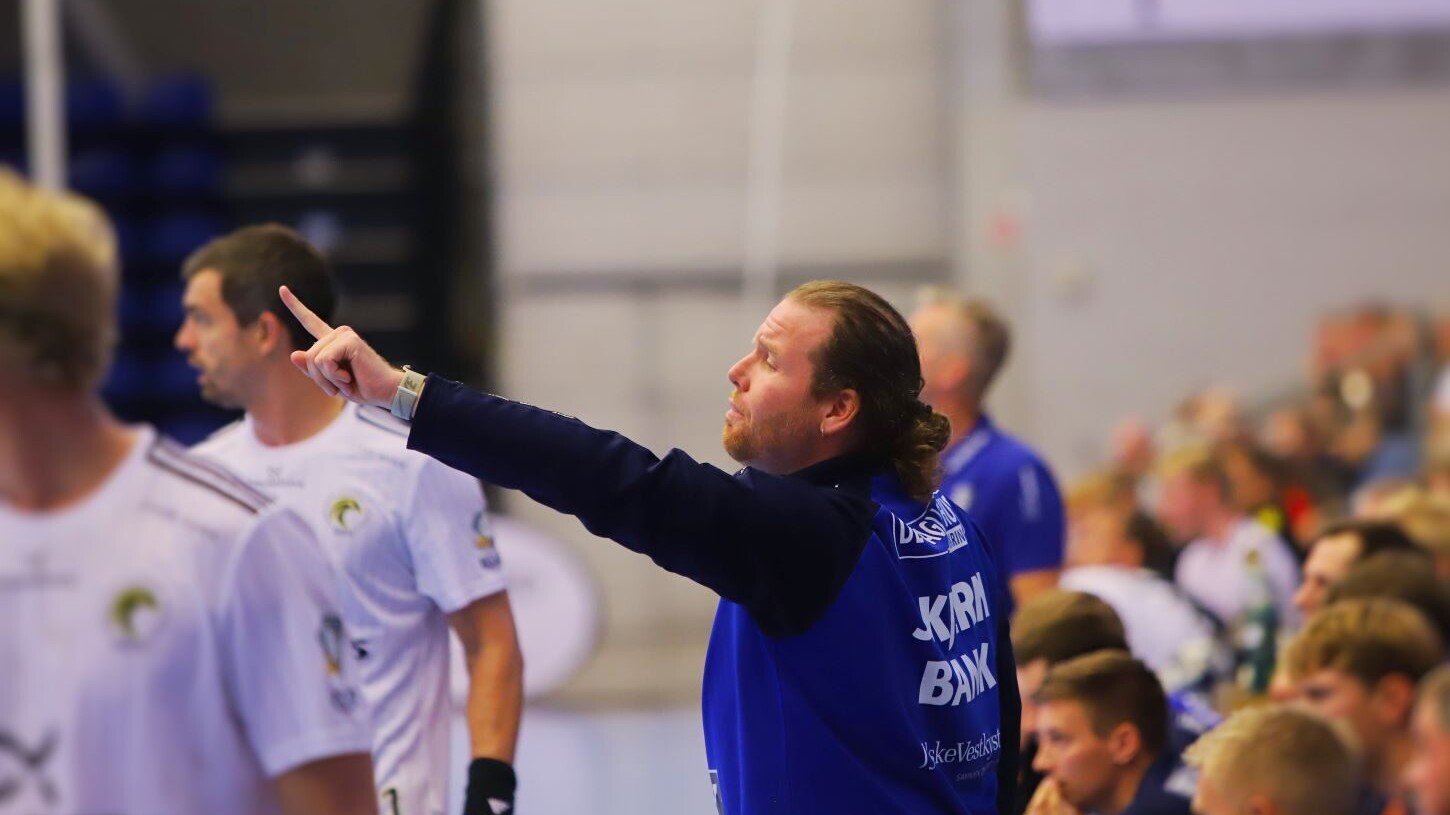 Cheftræneren har udstukket linjen og taktikken til sejr. Foto: Johnny Tauman.