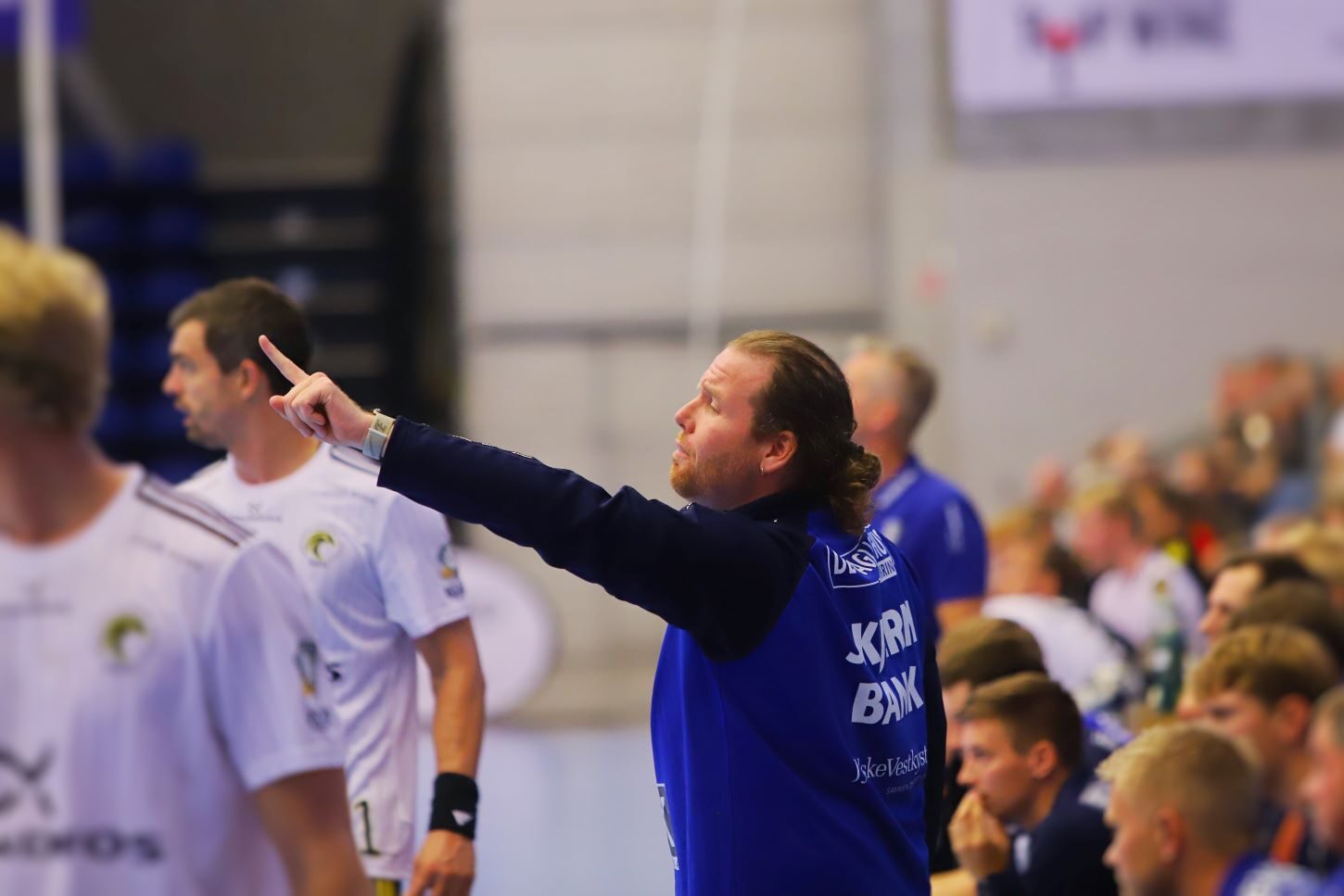 Cheftræneren har udstukket linjen og taktikken til sejr. Foto: Johnny Tauman.