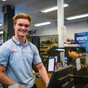 21-årige Magnus Kring har overtaget ansvaret i Spar Skolegade. Foto: Fjodor Pedersen.