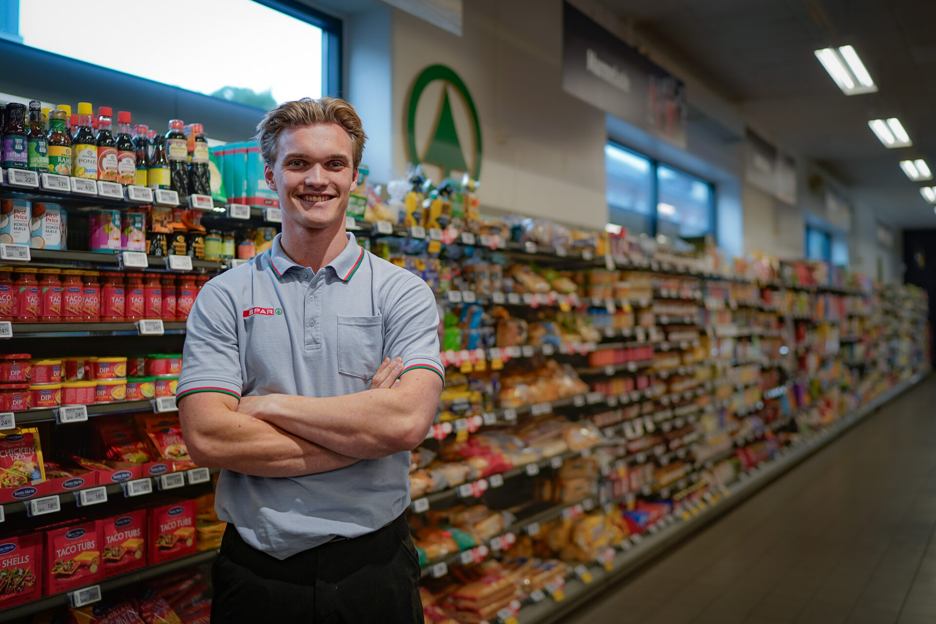 Der er forskel på hvilke varer, man sælger i en butik inde midt i byen i forhold til ude i en landsby. Fx har Spar i Skolegade rigtig stor afsætning på frysepizzaer og energidrikke. Foto: Fjodor Pedersen.