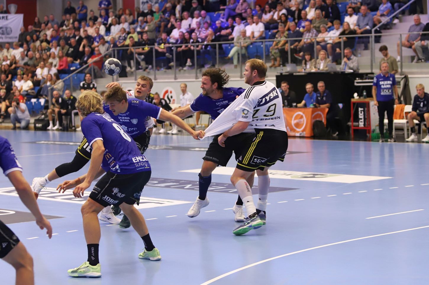 Der var vildskab i forsvarsspillet. Foto: Johnny Tauman.