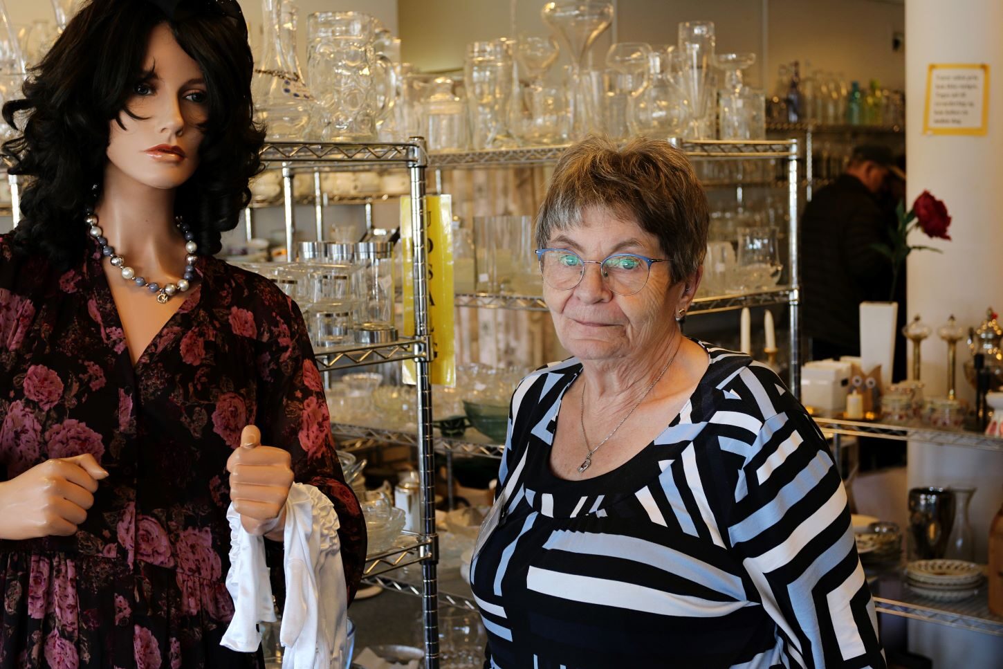 Inga har været med i butikken godt tre år. Foto: Johnny Tauman.