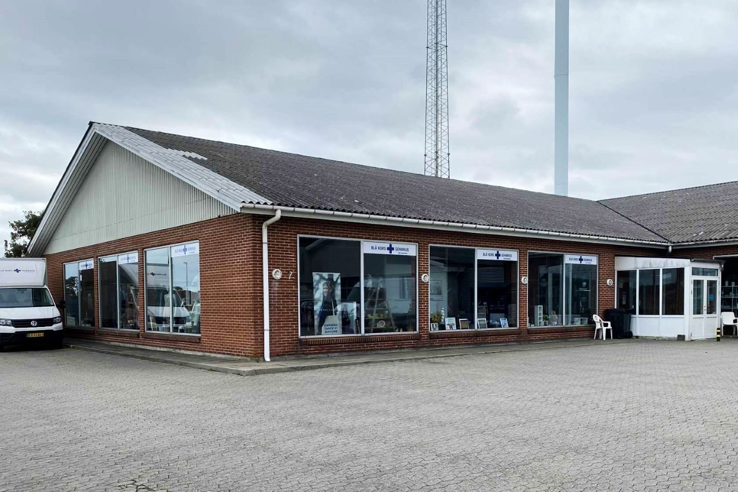 Blå Kors Genbrugsbutik ligger godt placeret med gode parkeringsvilkår. Foto: Johnny Tauman.