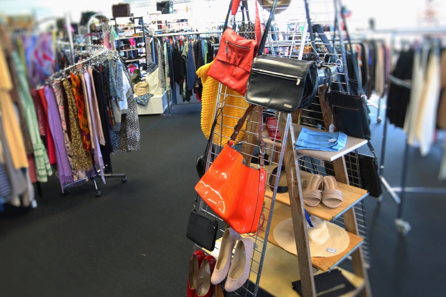 Skal du til fest, så er der tasker til enhver lejlighed. Foto: Johnny Tauman.