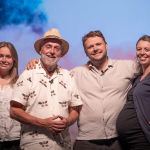 Holdet bag dokumentarserien Helge Hele Vejen: Astrid Juul Stenderup, Helge Engelbrecht, Jonas Eriksen og Caroline Winberg.