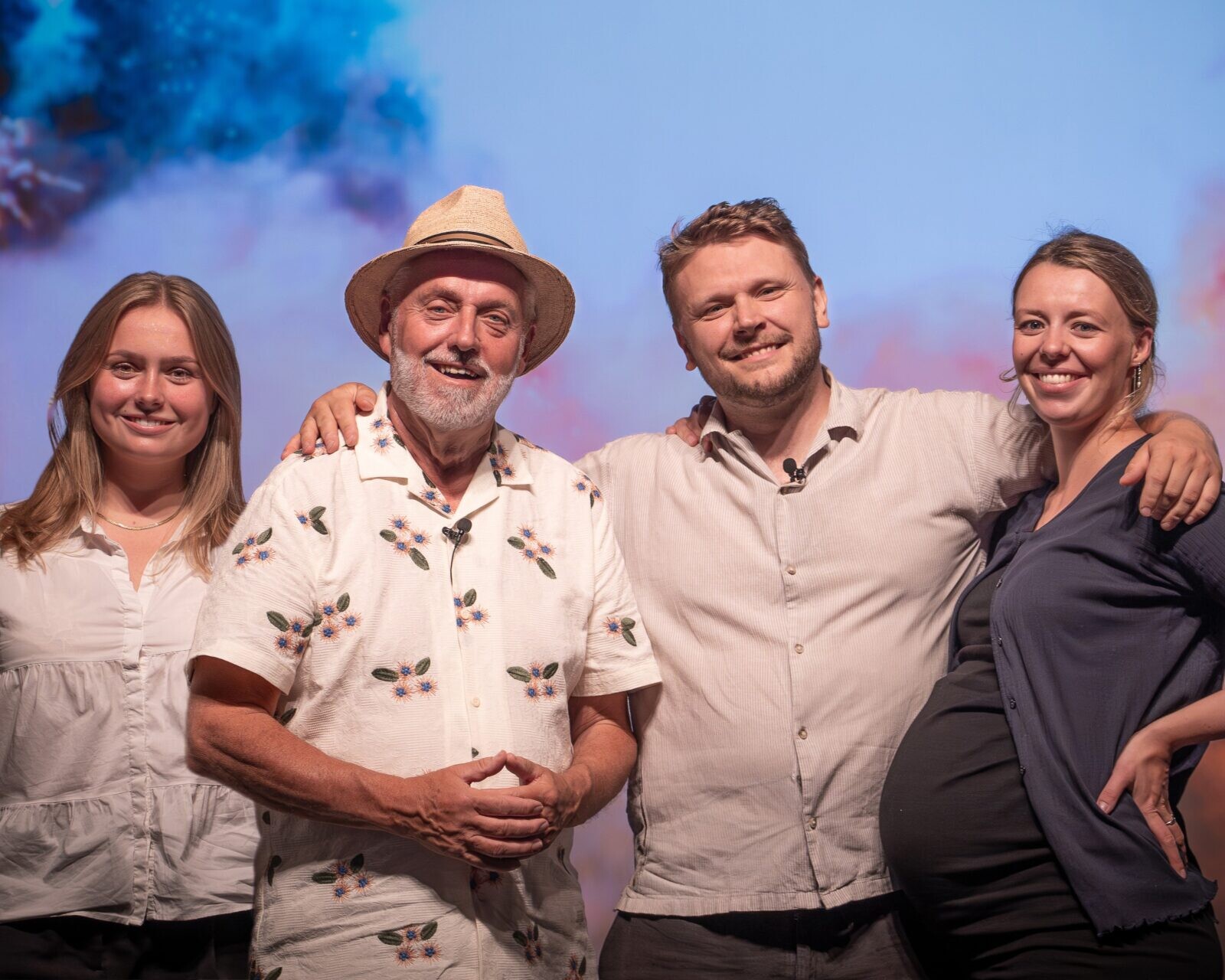Holdet bag dokumentarserien Helge Hele Vejen: Astrid Juul Stenderup, Helge Engelbrecht, Jonas Eriksen og Caroline Winberg.