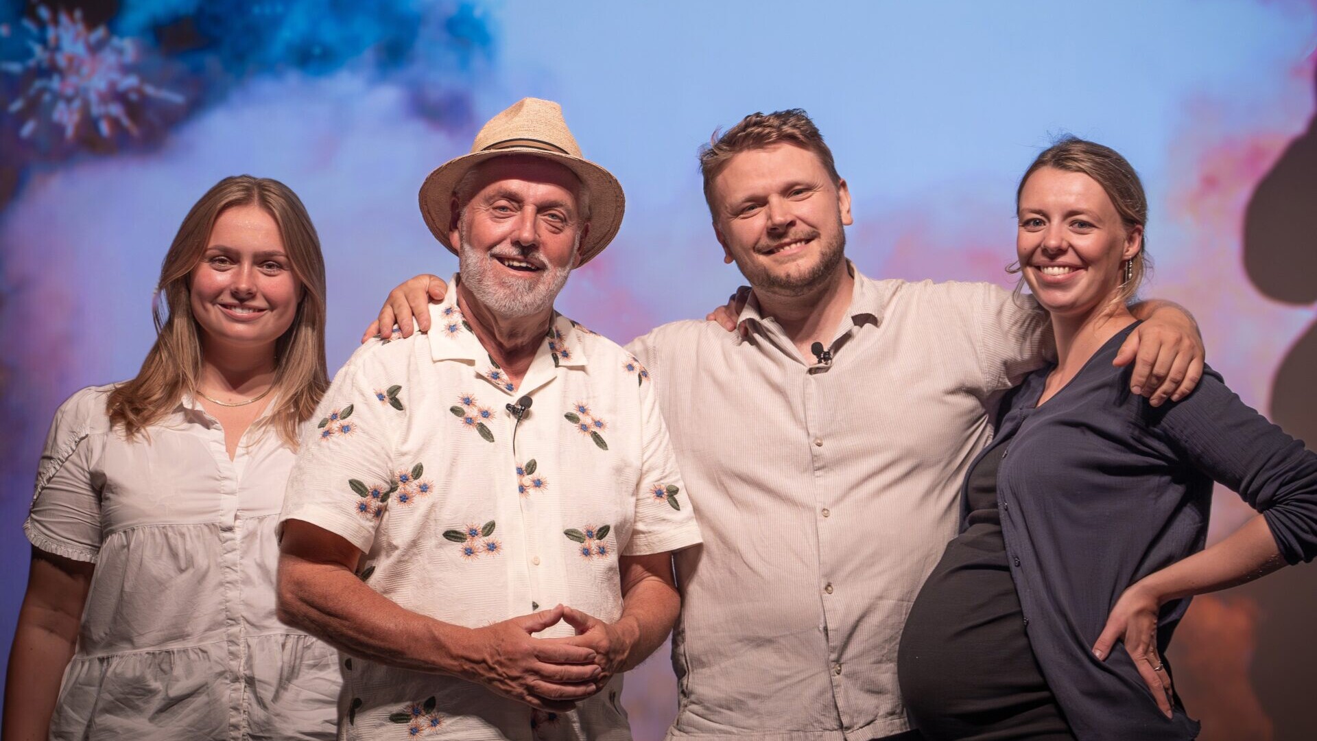 Holdet bag dokumentarserien Helge Hele Vejen: Astrid Juul Stenderup, Helge Engelbrecht, Jonas Eriksen og Caroline Winberg.