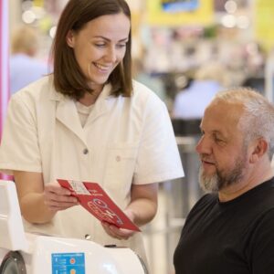 Nu kan du få målt dit blodtryk i Bilka Esbjerg, mens du handler. Pressefoto.