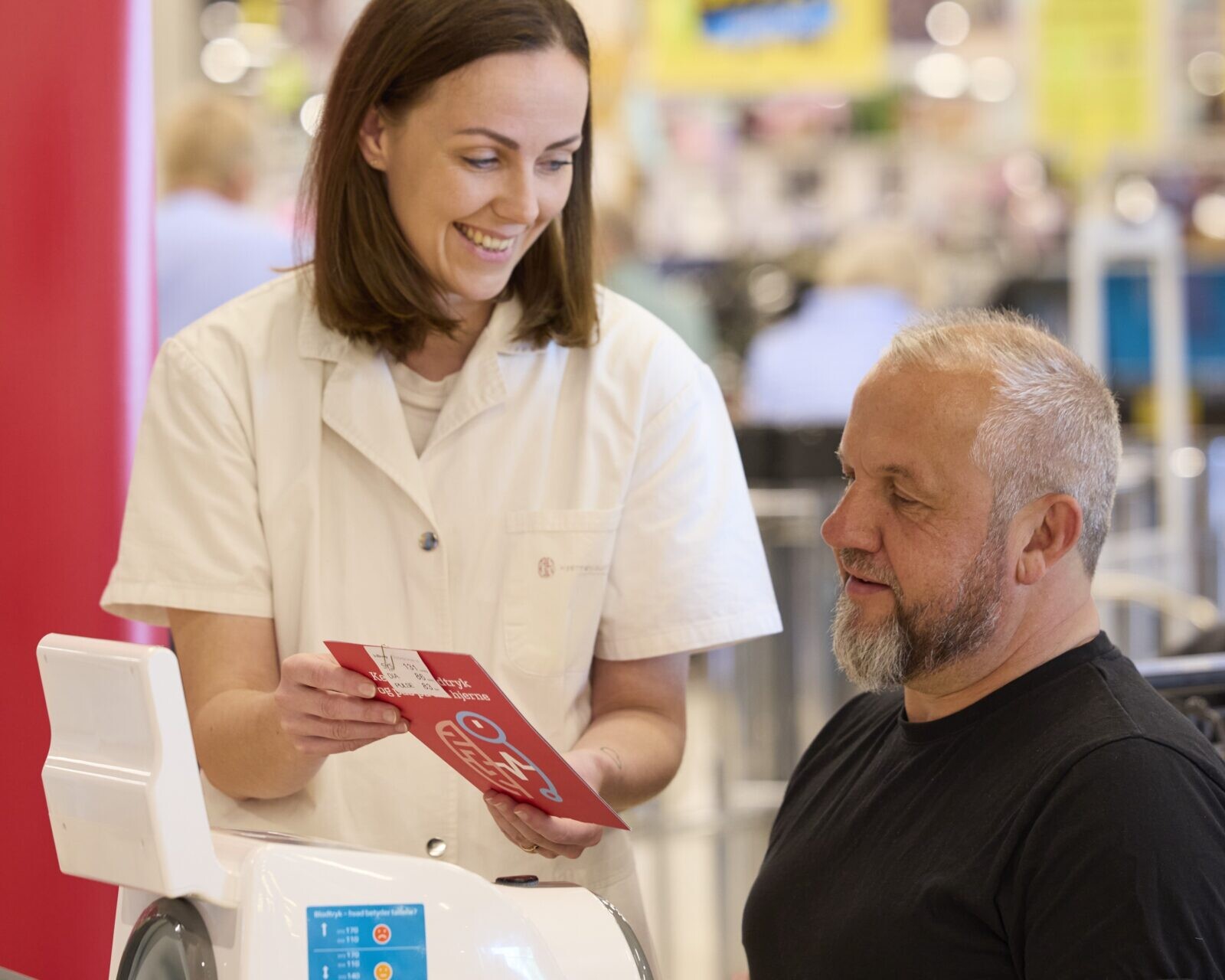 Nu kan du få målt dit blodtryk i Bilka Esbjerg, mens du handler. Pressefoto.