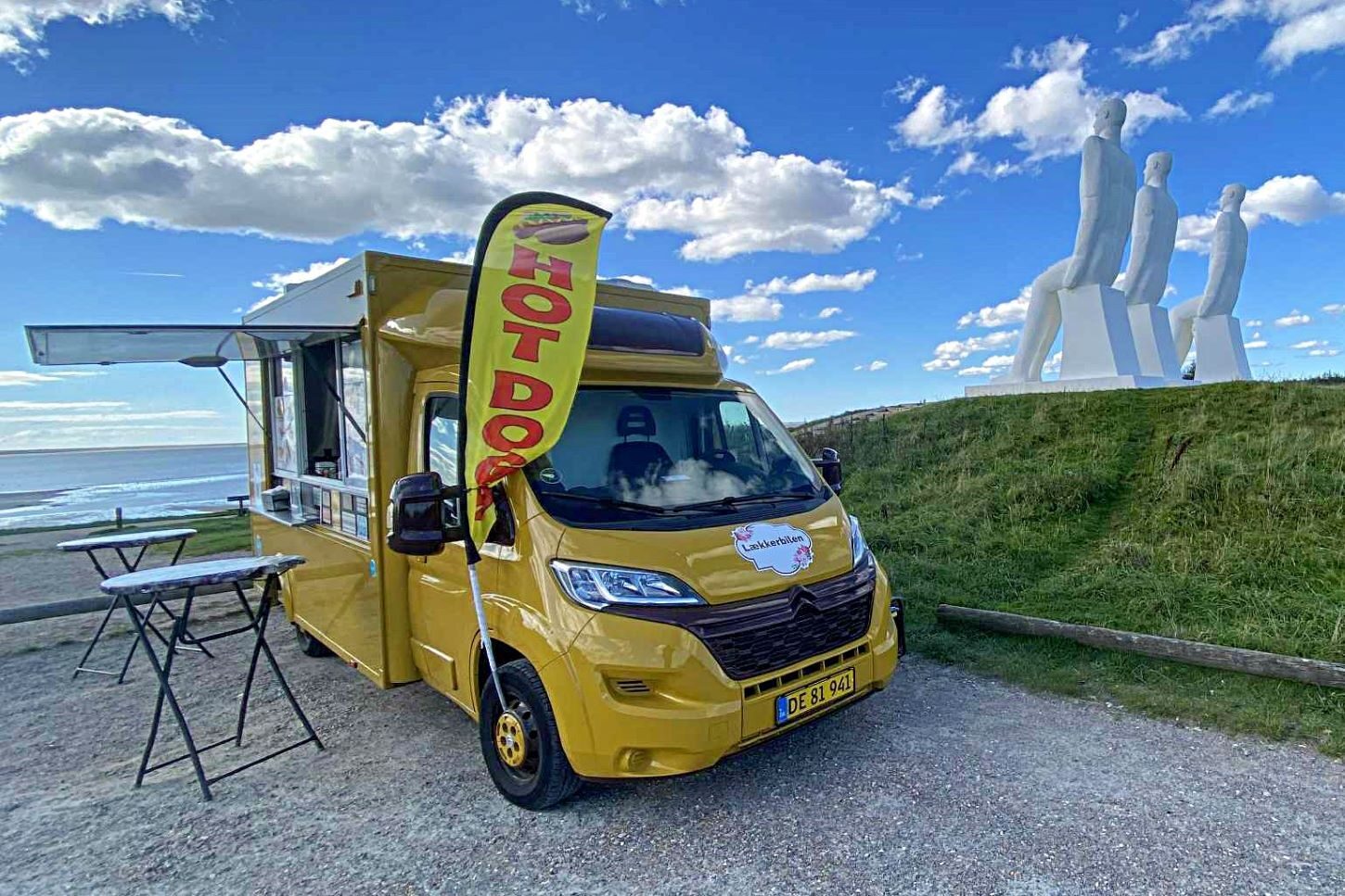 Lækkerbilen og Mennesket ved Havet. Foto: Johnny Tauman.
