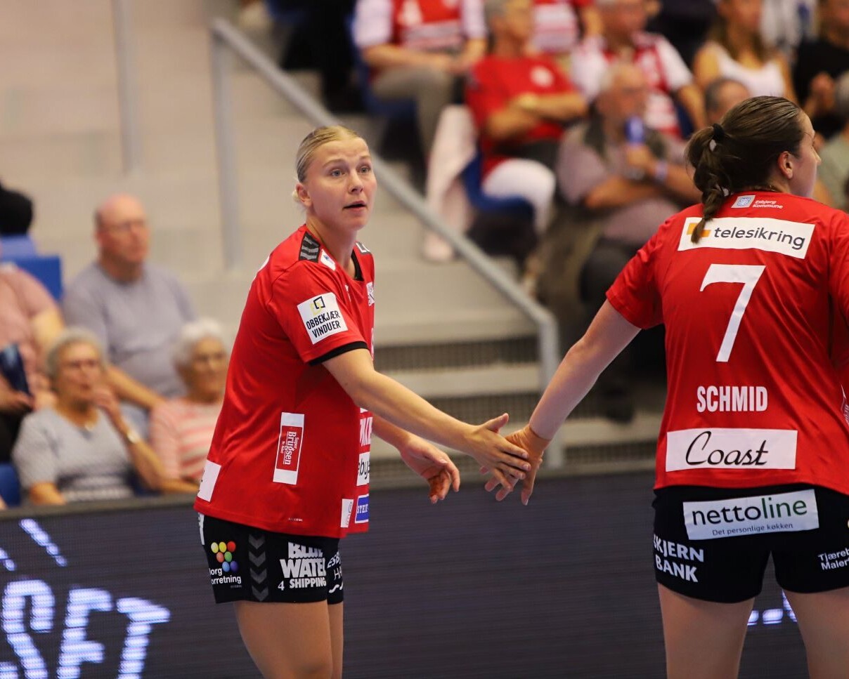 Michala Møller kan levere mere - publikum bakker op, når hun driver bolden fremad. Foto: Johnny Tauman.