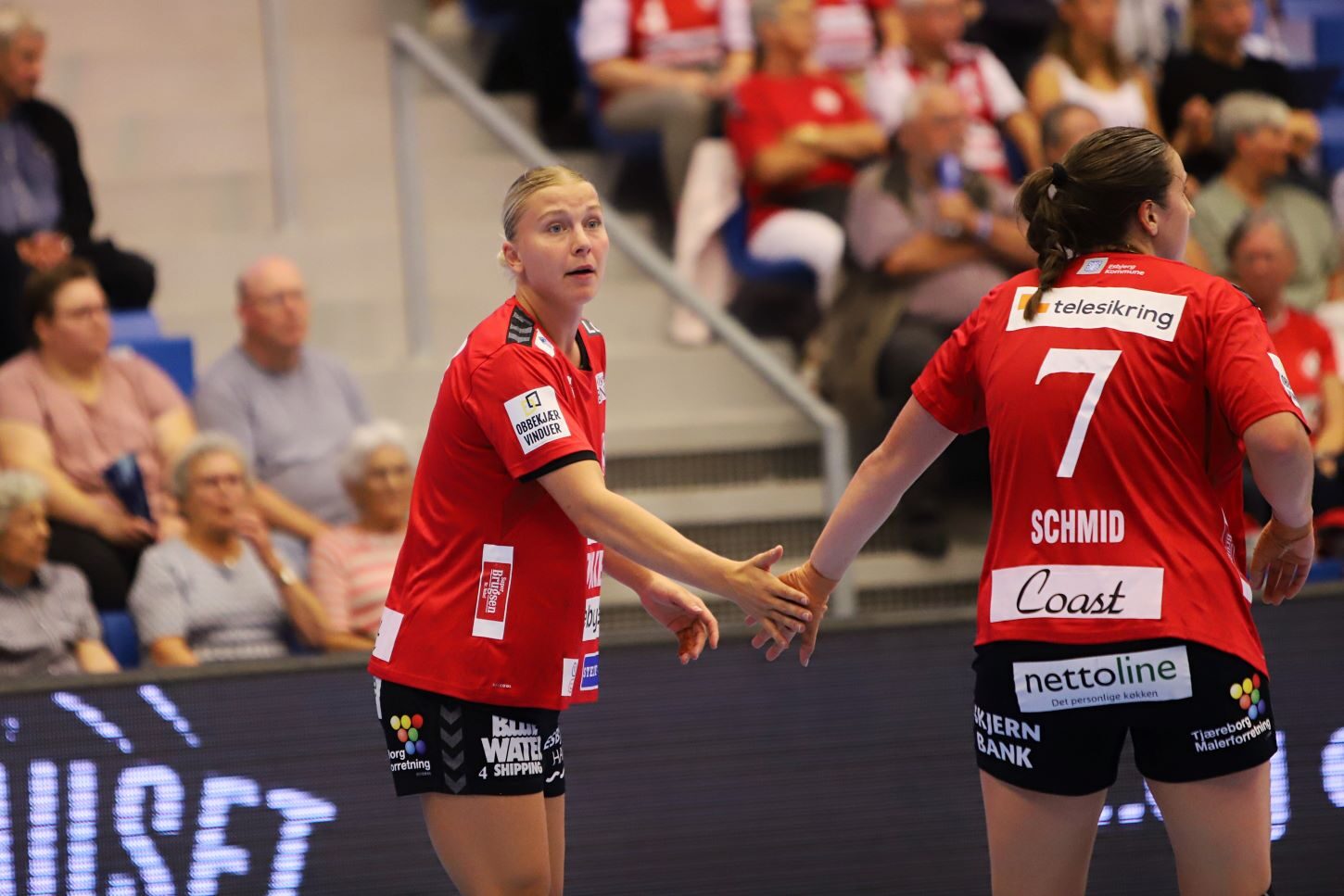Michala Møller kan levere mere - publikum bakker op, når hun driver bolden fremad. Foto: Johnny Tauman.