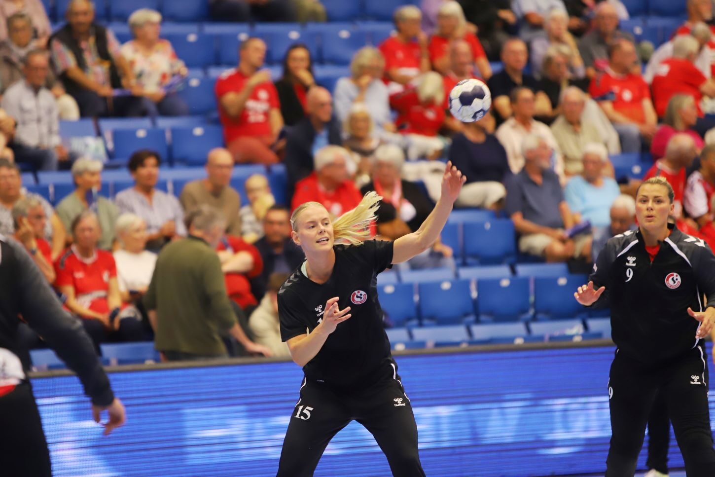 Svenske Nina Koppang i effektiv opvarmning. Foto: Johnny Tauman.