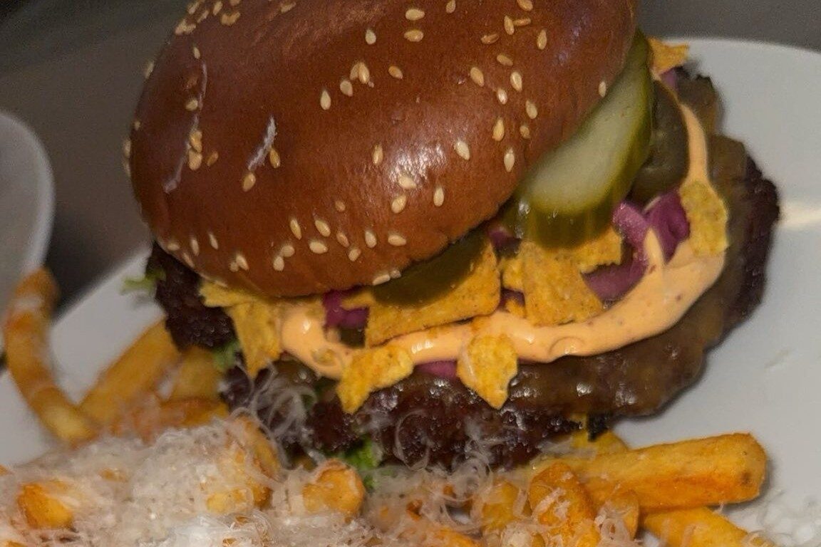 En burger er ikke bare en burger. Foto: Burger & Cheatmeals.