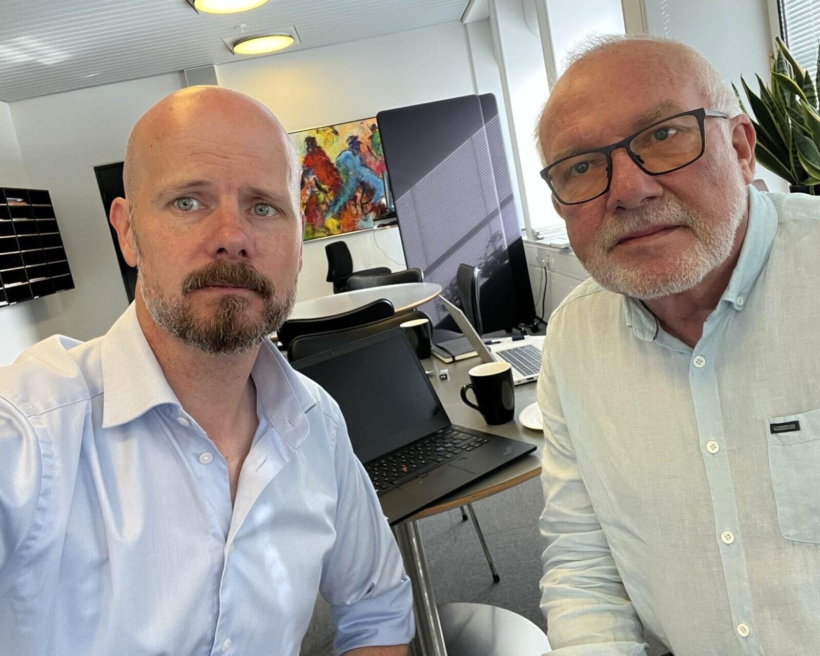 Michael Harbøll (tv) og Hans Erik Møller på rådhuset. Privatfoto.
