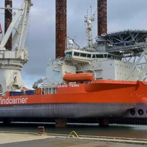 Brave Tern står på bundenude for Tampenkaj - fotograferet fra Shetlandskaj. Foto: Johnny Tauman.