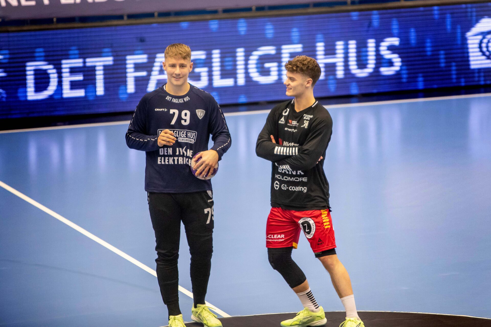 Teis og Óli snakker før kampen