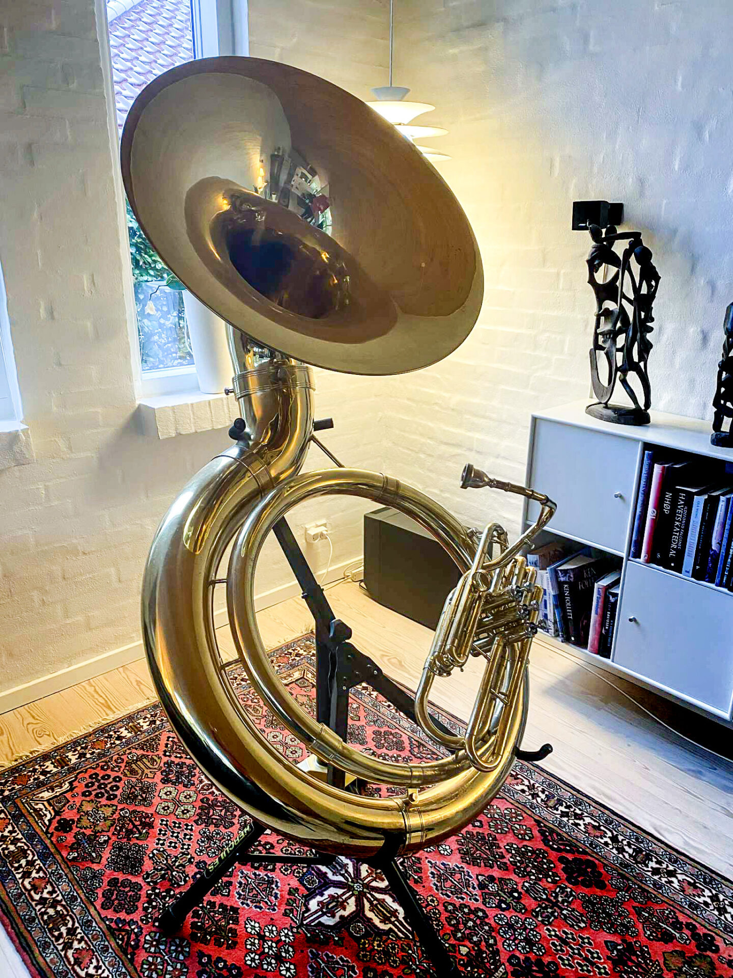 Jørgens flotte sousafon – et klassisk blæseinstrument i tubafamilien.