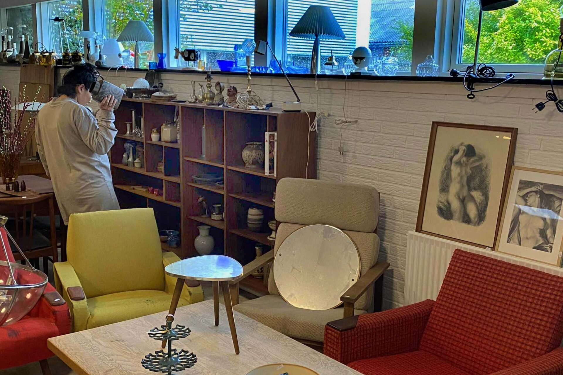 De nye lokaler er blevet indrettet med masser af møbler mv. Foto: Johnny Tauman.