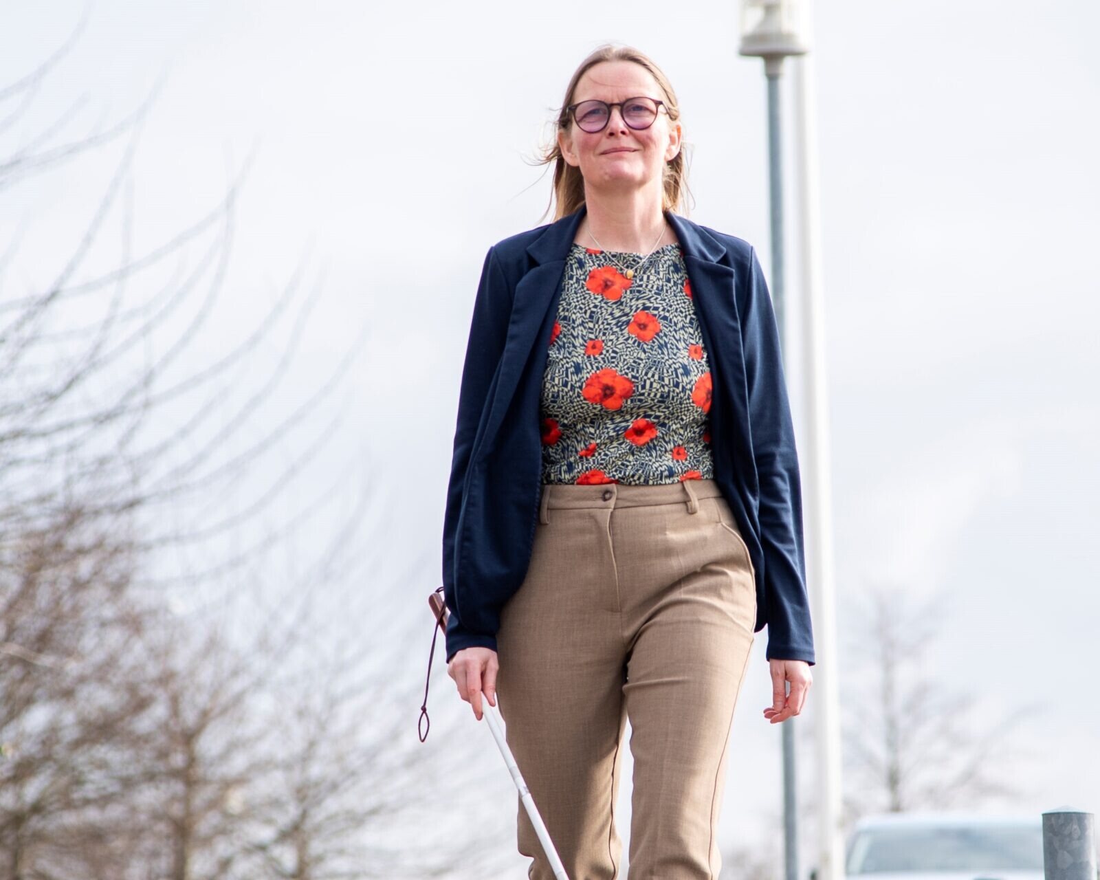 – De færreste lægger mærke til ledelinjerne eller ved, at de bruges af blinde til at navigere sikkert gennem byen, forklarer landsformand i Dansk Blindesamfund, Diana Stentoft. Foto: Henrik Frydkjær.