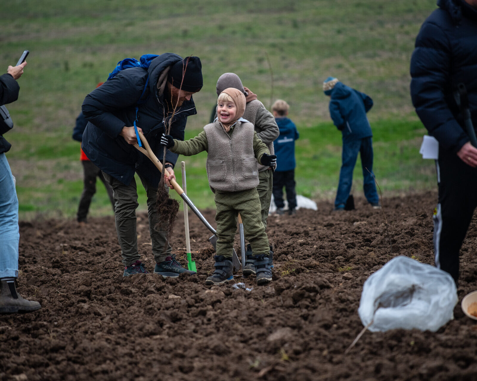 Søndag skal der plantes ny skov - og alle kan være med. Foto: Casper Tybjerg/Klimaskovfonden.