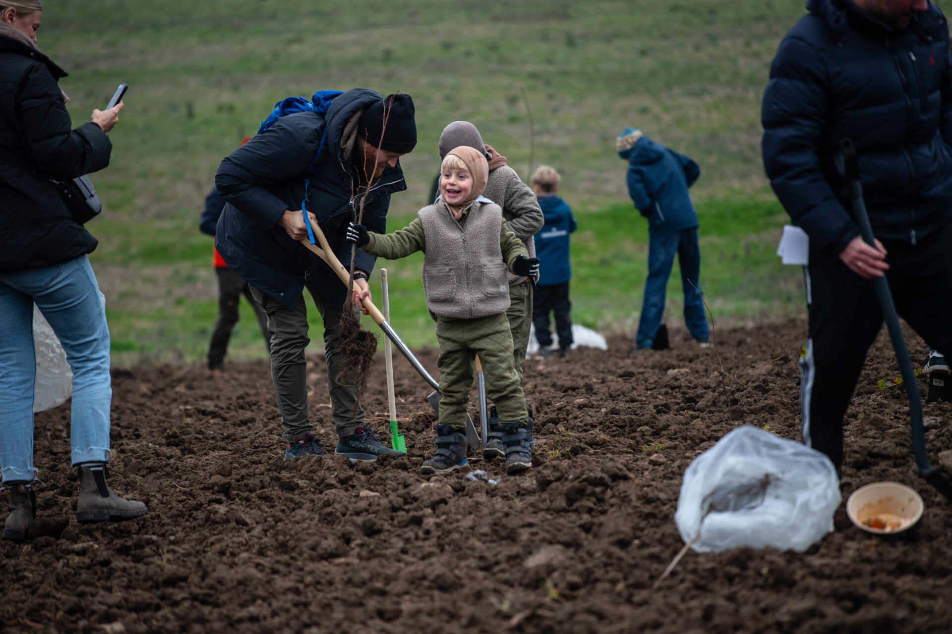 Søndag skal der plantes ny skov - og alle kan være med. Foto: Casper Tybjerg/Klimaskovfonden.