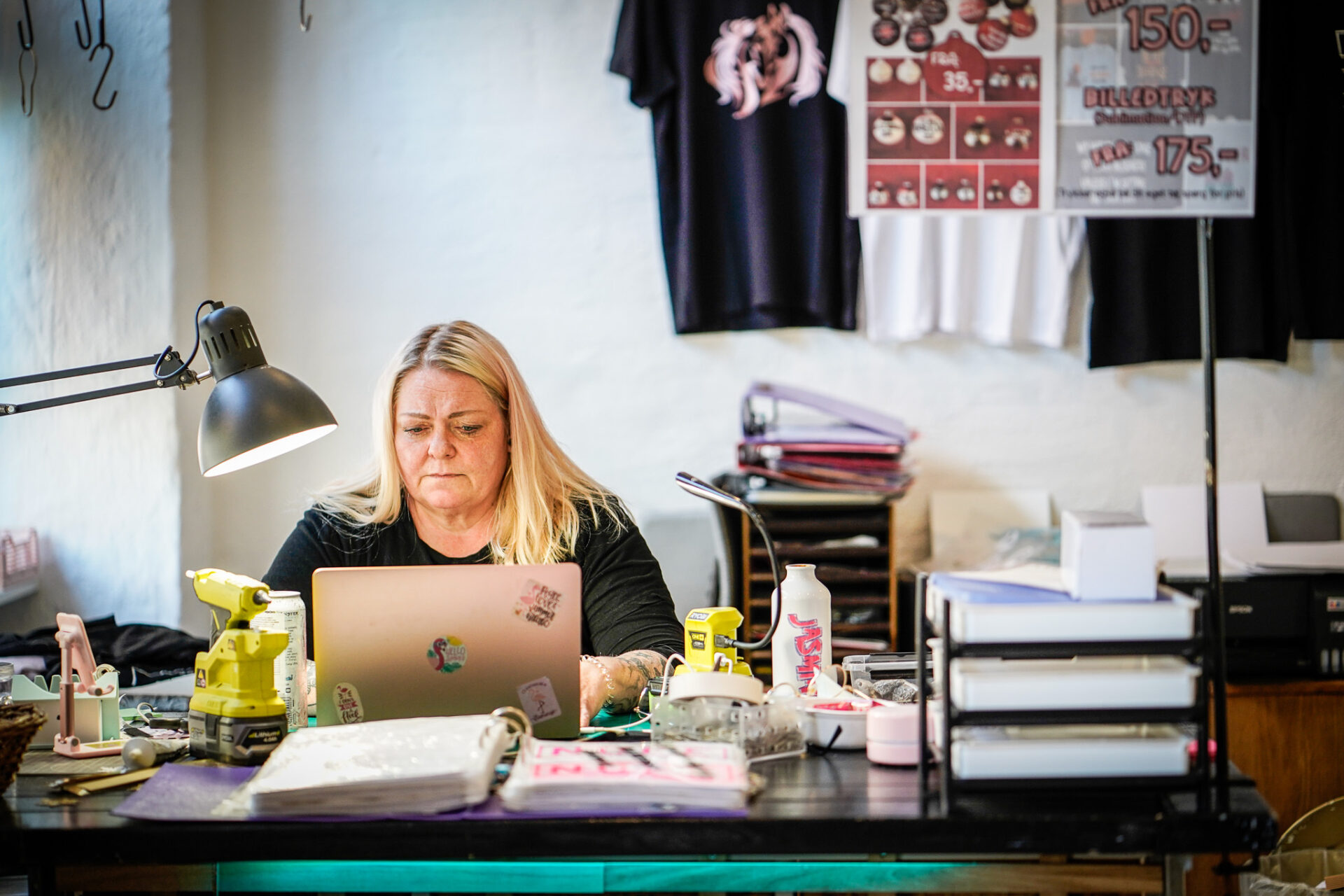 Tina Husted har fem-seks års erfaring med tekstiltryk. Foto: Fjodor Pedersen.