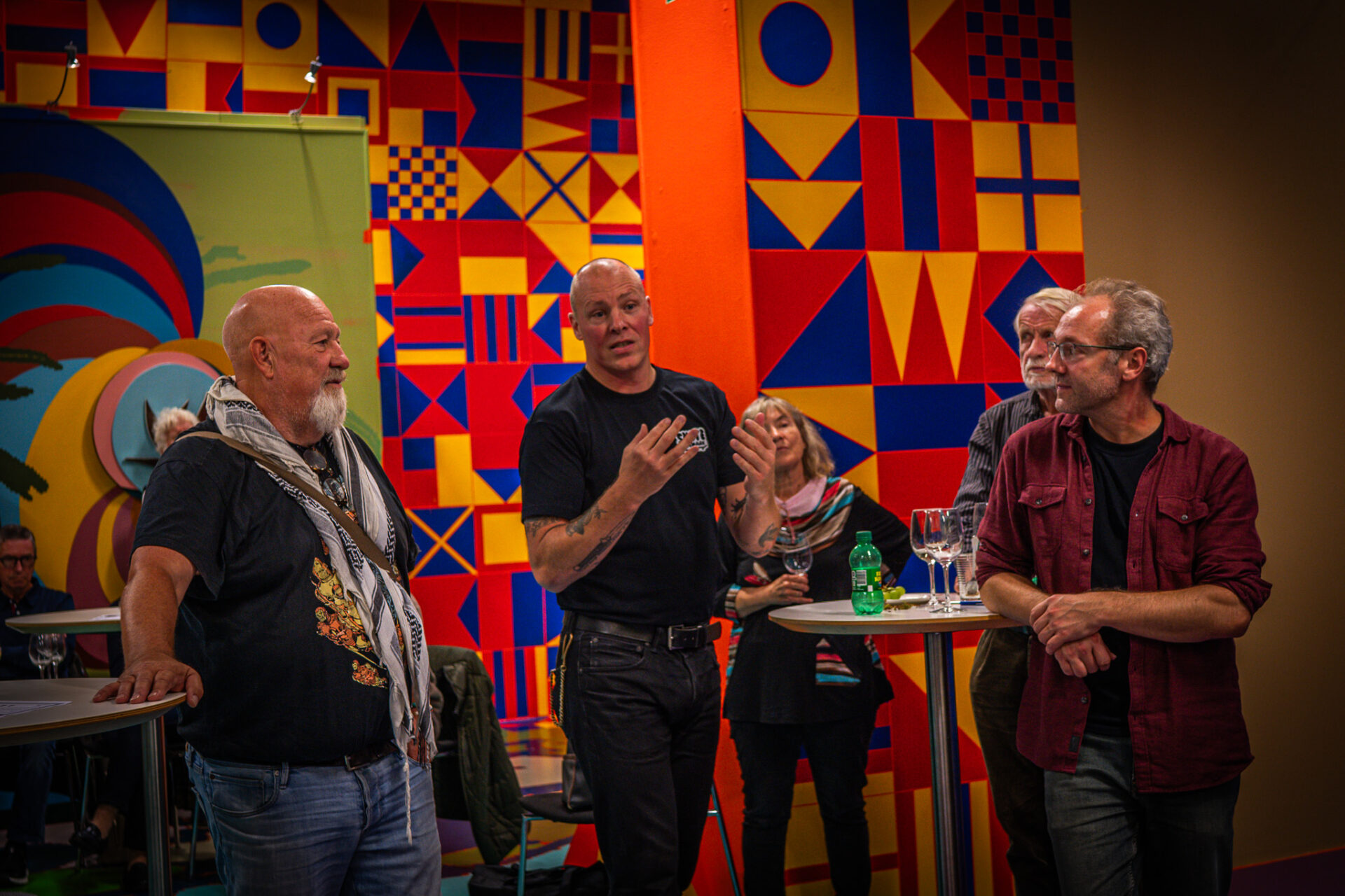 Forfatter Erik Trigger (tv), Bo Villumsen og Peder Henriksen fra Esbjerg Skaterforening. Foto: Fjodor Pedersen.