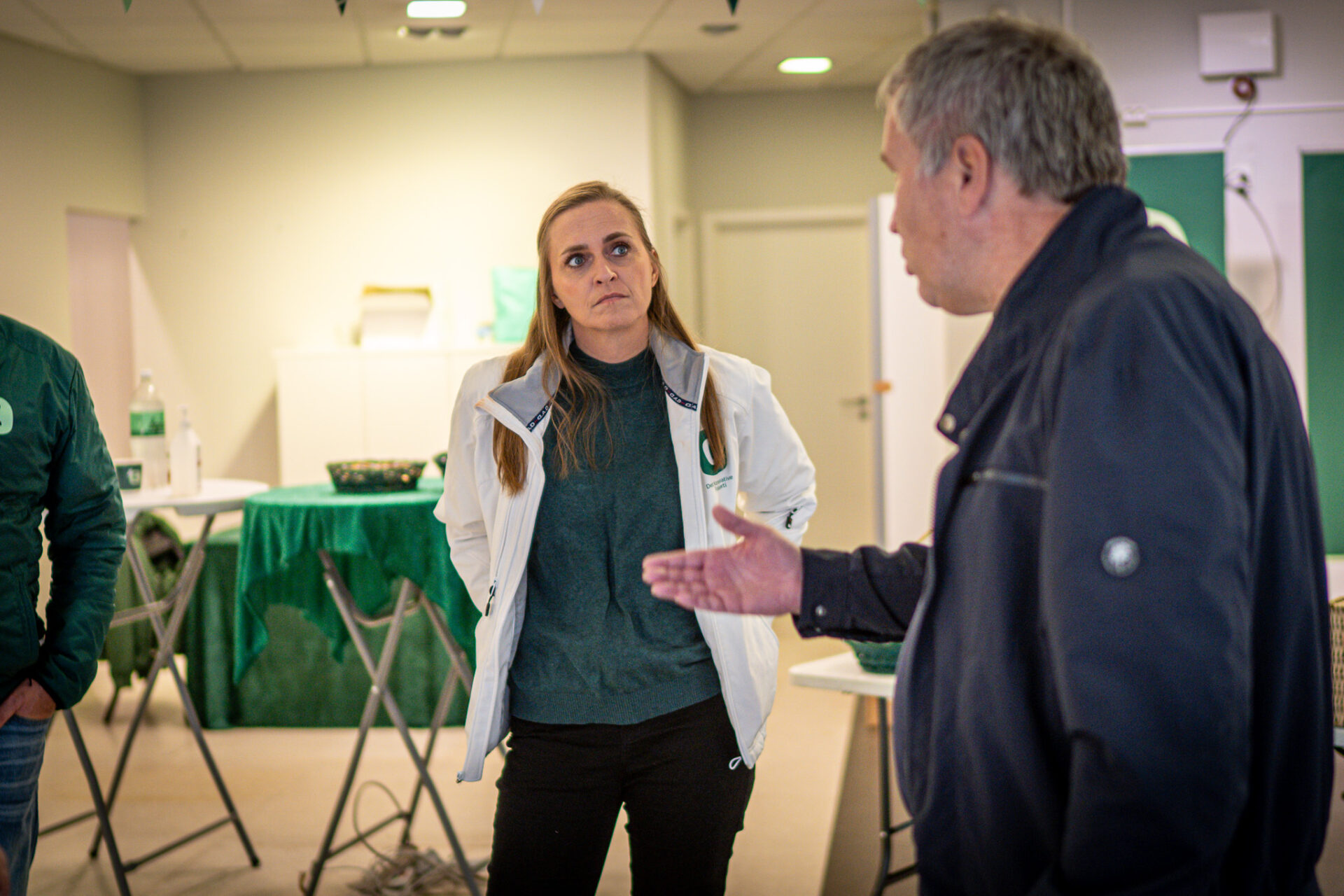 Der blev naturligvis snakket parkering, men også andre emner rører esbjergenserne op til kommunalvalget, kunne man fornemme. Foto: Fjodor Pedersen.