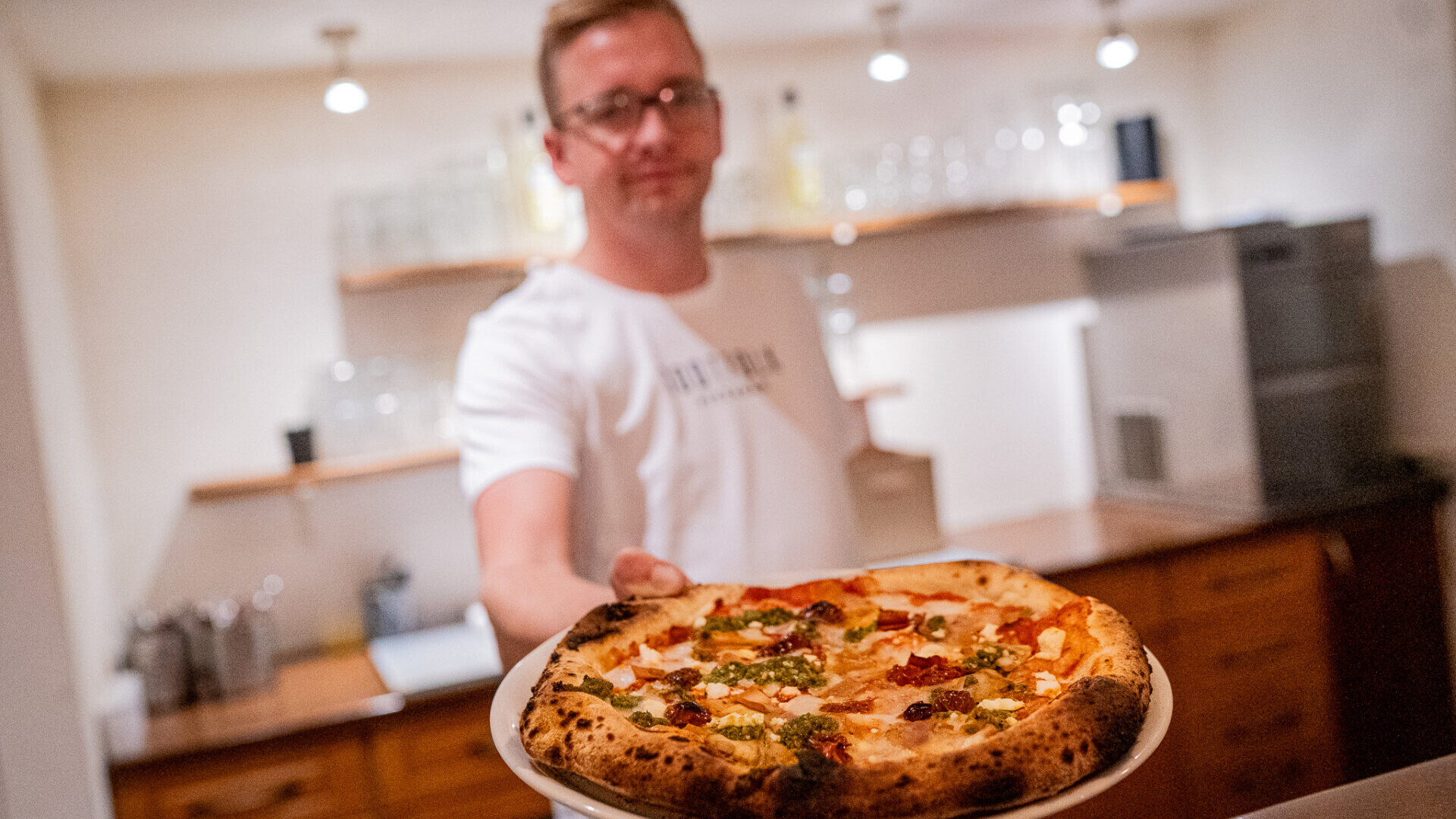 Godtfolk Pizzabar baserer deres pizzaer på surdejsbund og autentiske råvarer. Foto: Fjodor Pedersen.