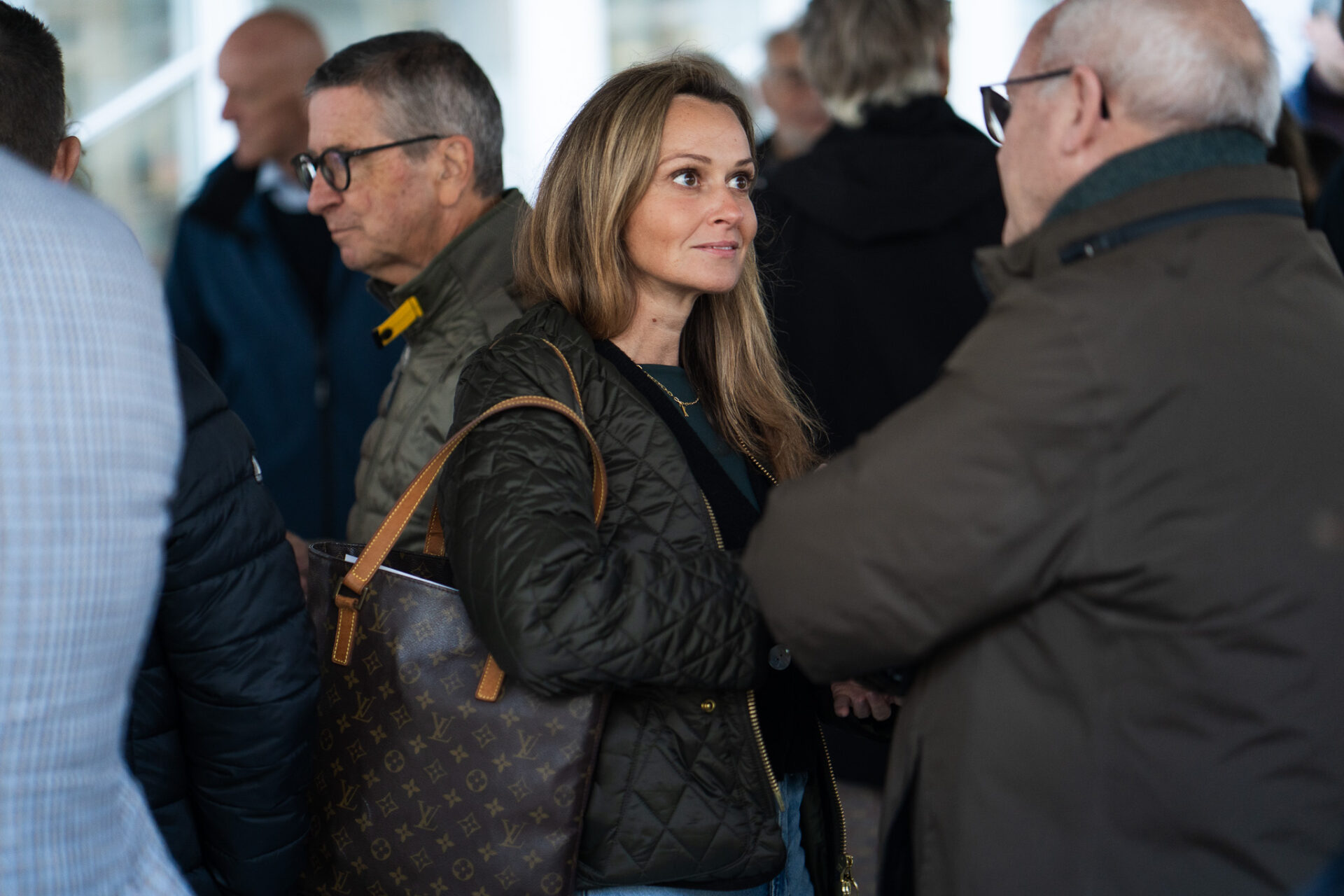 Byrådsmedlem Karen Sandrini i samtale med forhenværende borgmester Johnny Søtrup. Foto: Fjodor Pedersen.