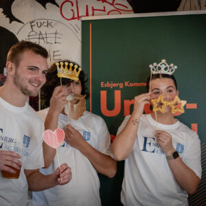 Malthe Bjerregaard, fungerende formand for Ungebyrådet tager en sjov selfie med "kollegaerne" Mario Cercola og Andrea Pedersen. Foto: Fjodor Pedersen.