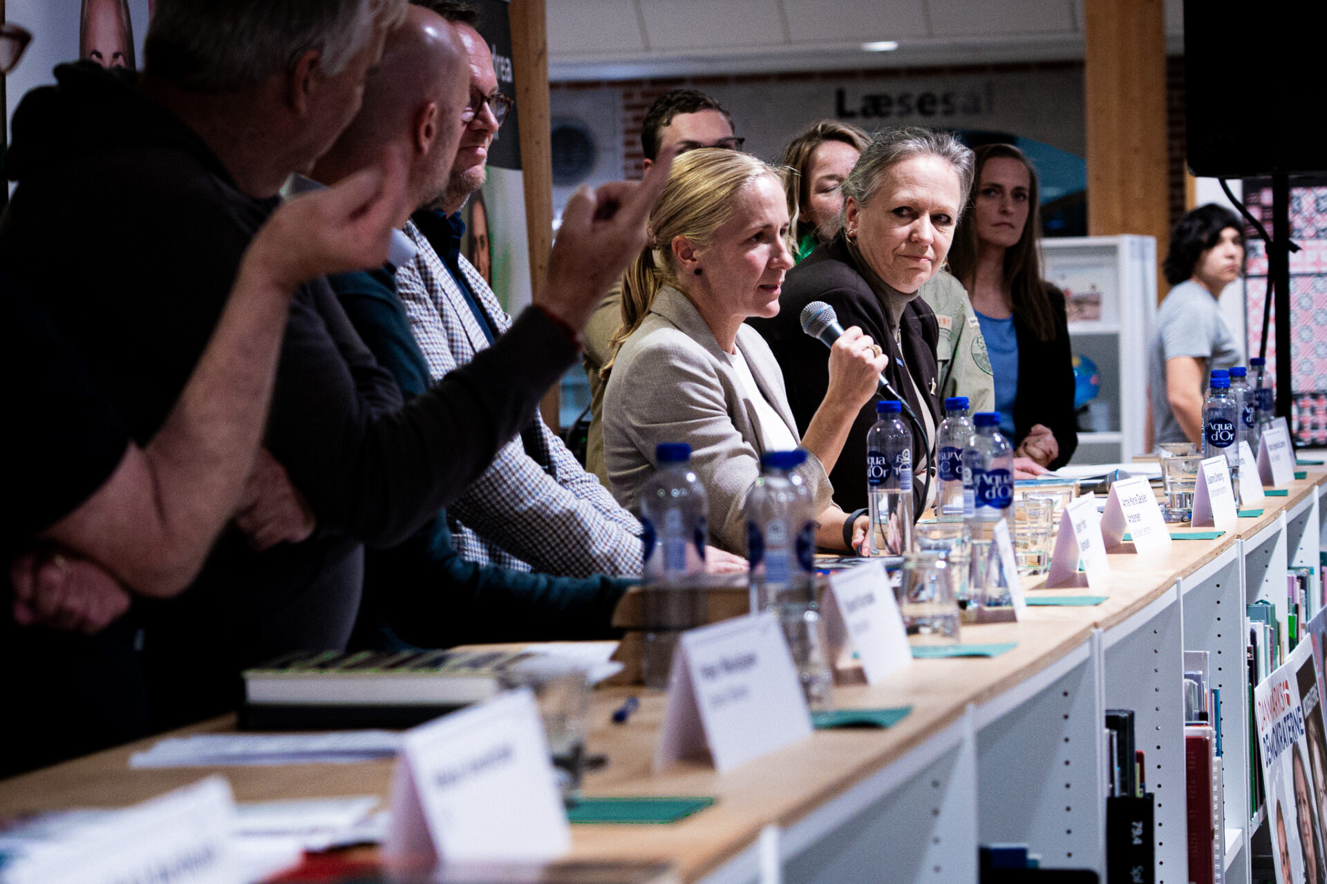 Med 13 paneldeltagere blev der på fem kvarter ikke meget taletid til hver. Foto: Fjodor Pedersen.