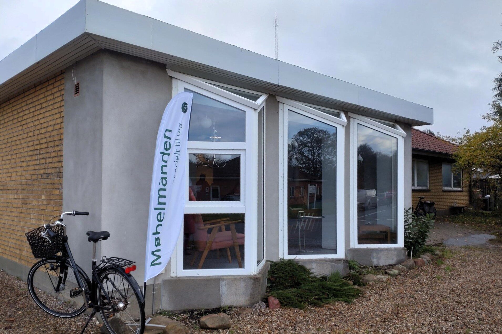 Møbelmandens nye lokaler i Sæddings gamle industrikvarter. Foto: Louise Sand.