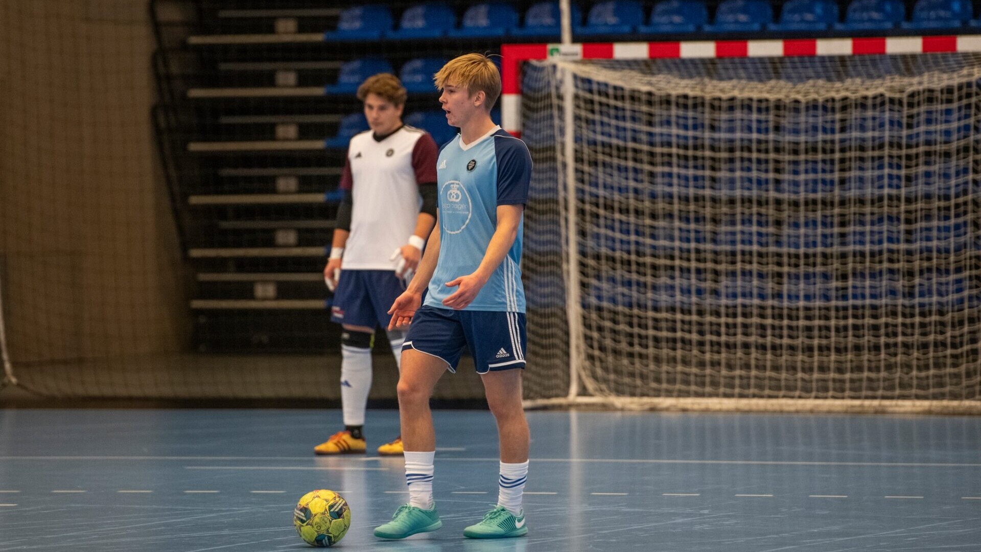 Fokus og koncentration – Esbjerg Futsal gør sig klar til kamp på hjemmebanen i Blue Water Dokken.