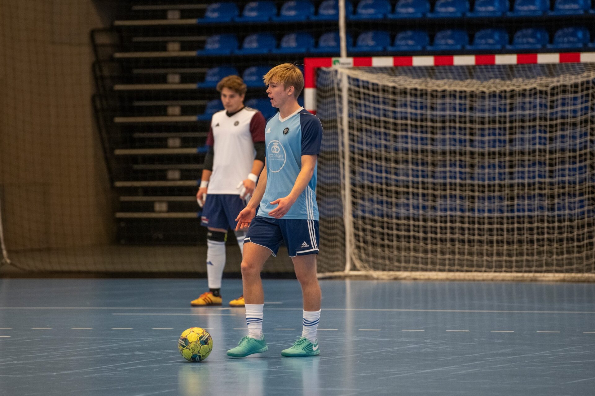 Fokus og koncentration – Esbjerg Futsal gør sig klar til kamp på hjemmebanen i Blue Water Dokken.