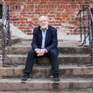 Johannes Nørregaard Frandsen, forfatter og tidligere professor fra Odense. Pressefoto: Endrupholm.