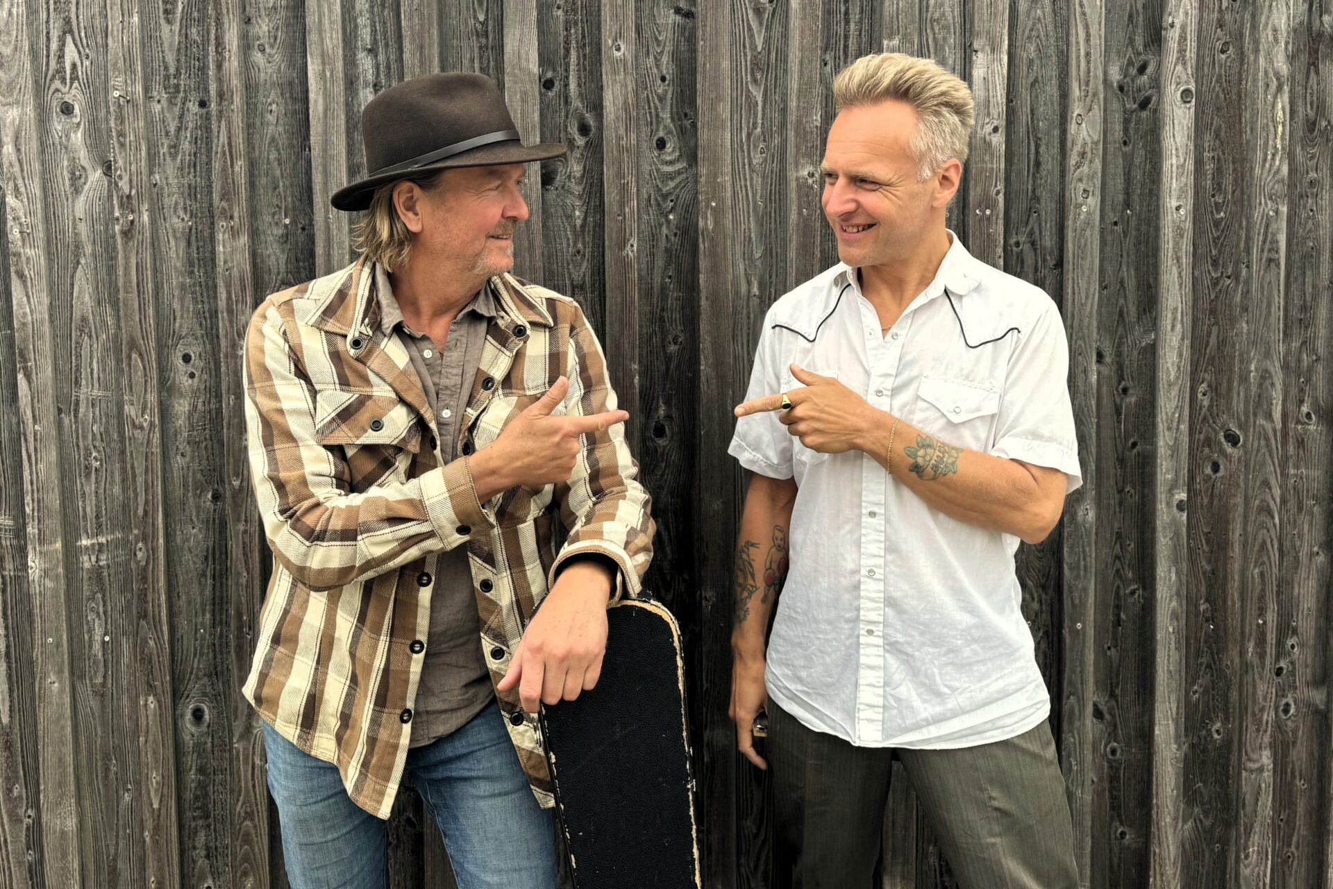 Danmarks blueskonge HP Lange og multiinstrumentalisten Jarno Varsted giver publikum en intens og rå koncertoplevelse på Godtfolk Festival. Pressefoto.