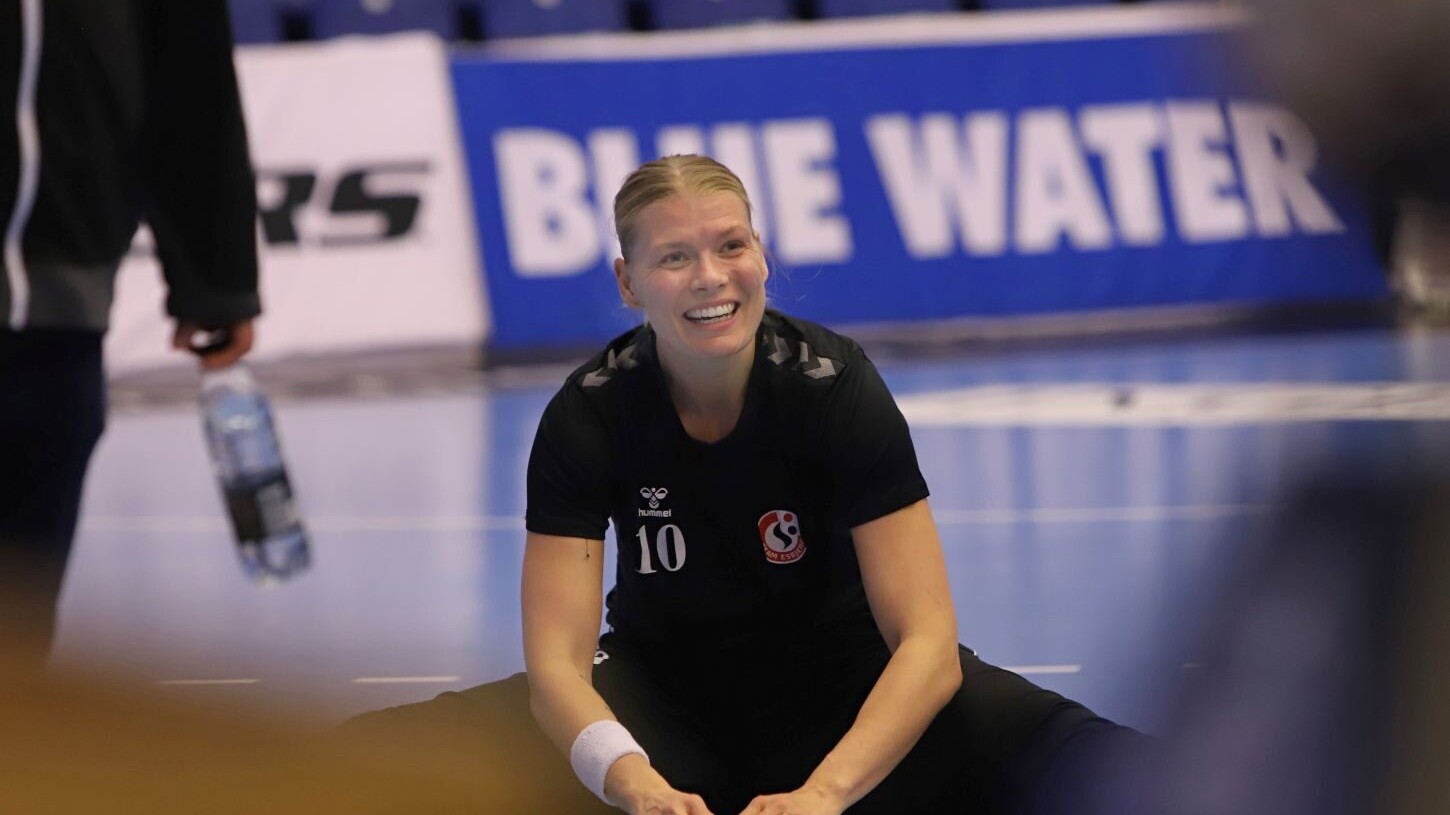 Kathrine har plads til smil under opvarmningen. Foto: Johnny Tauman.