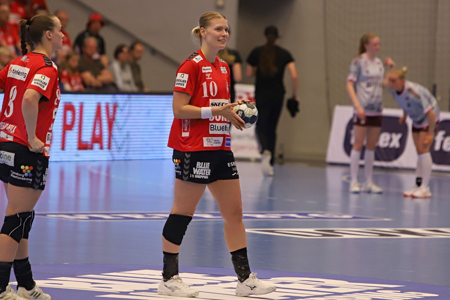 Kathrine Heindahls første boldberøring ved comeback med fire mål. Foto: Johnny Tauman.