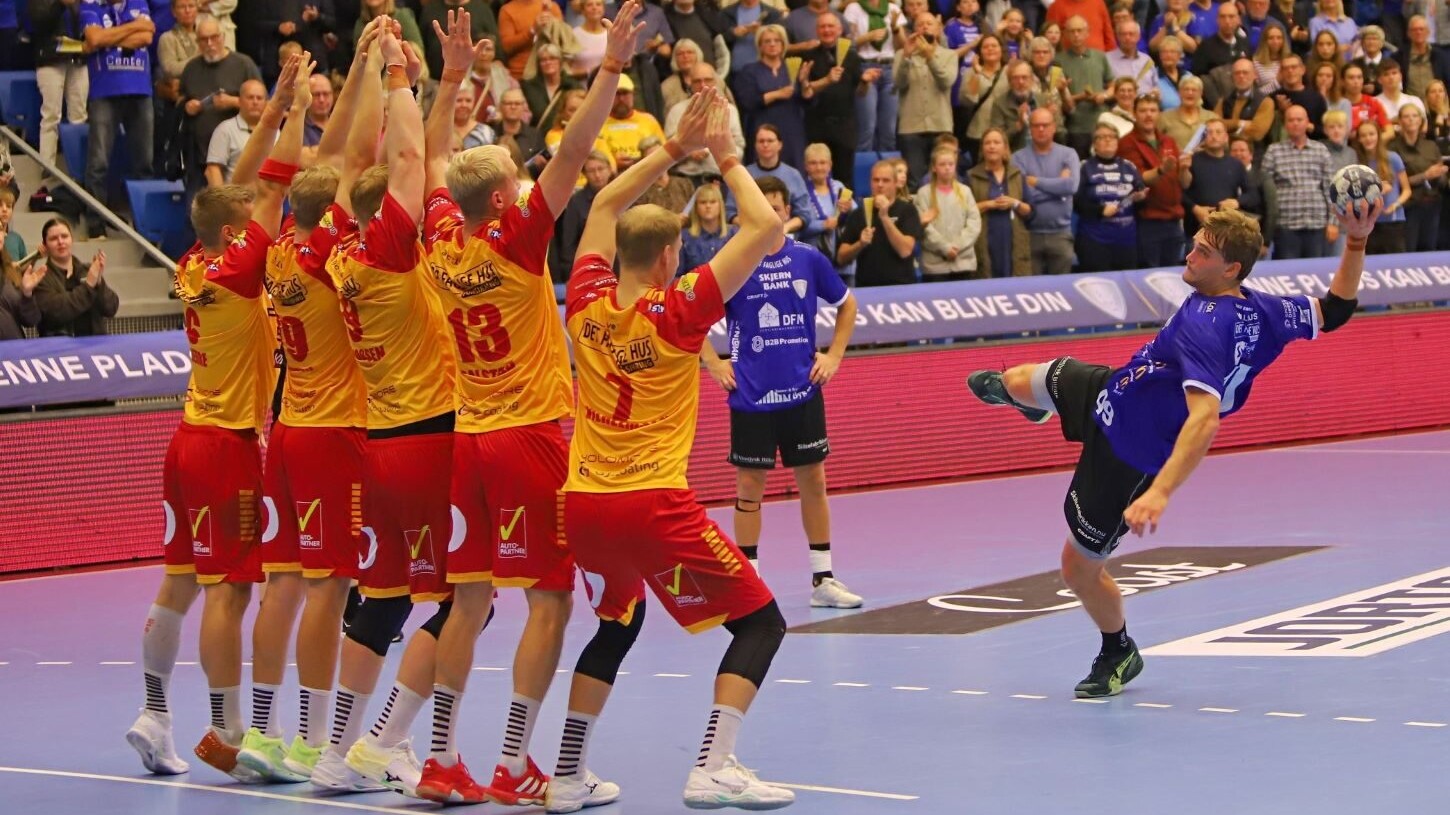 Karl Wallinius havde chancen for at afgøre kampen på frikast efter tid - men missede. Foto: Johnny Tauman.